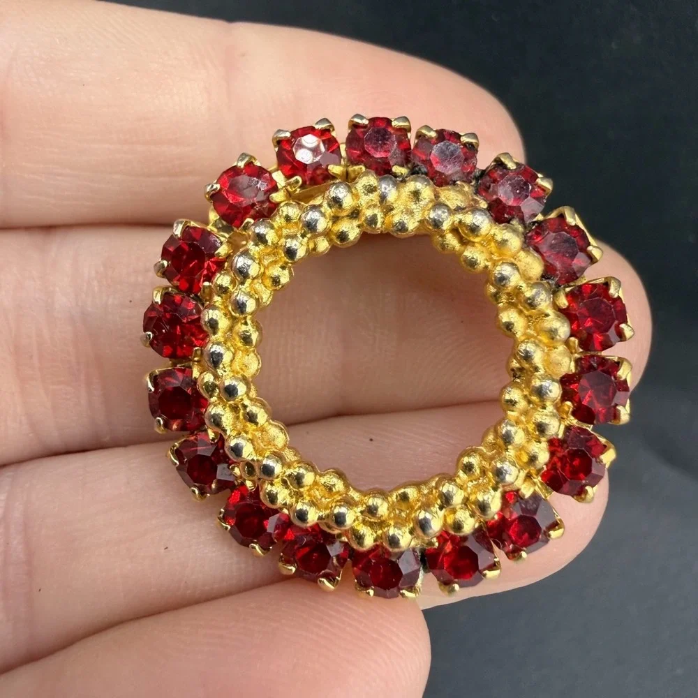 Vintage Rhinestone Brooch Red Circle Gold‎ Tone